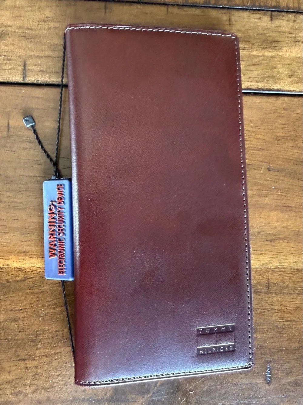 NIB Tommy Hilfiger Men’s Brown Leather Bifold Wallet HW244-200